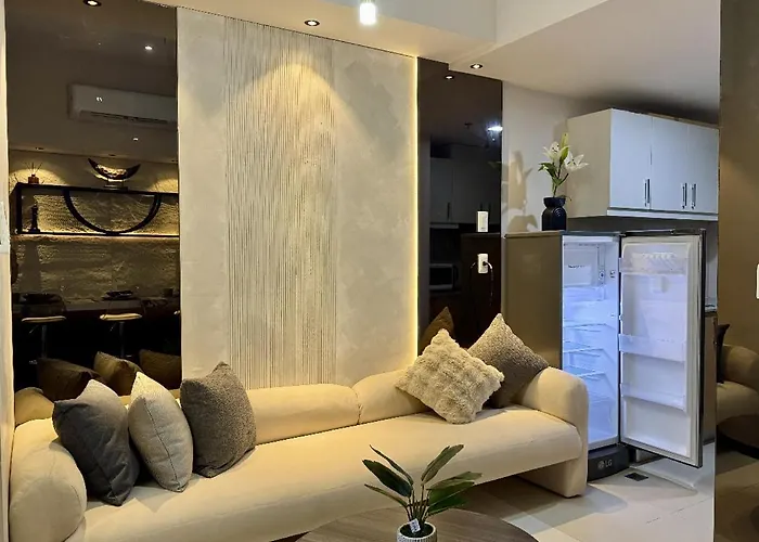 Stylish 1br Inside Bgc At Uptown Parksuites - 24k *