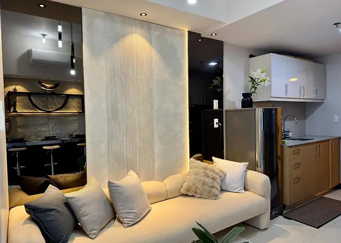 Stylish 1br Inside Bgc At Uptown Parksuites - 24k