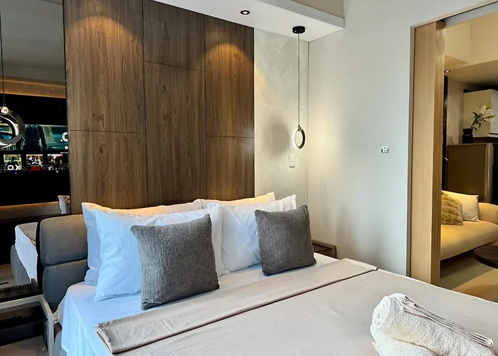 Stylish 1br Inside Bgc At Uptown Parksuites - 24k Manila
