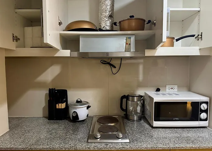 Stylish 1br Inside Bgc At Uptown Parksuites - 24k Manila