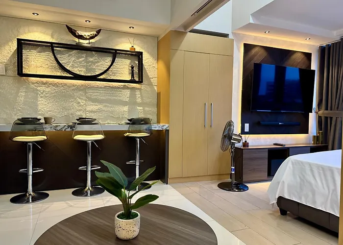 Stylish 1br Inside Bgc At Uptown Parksuites - 24k *