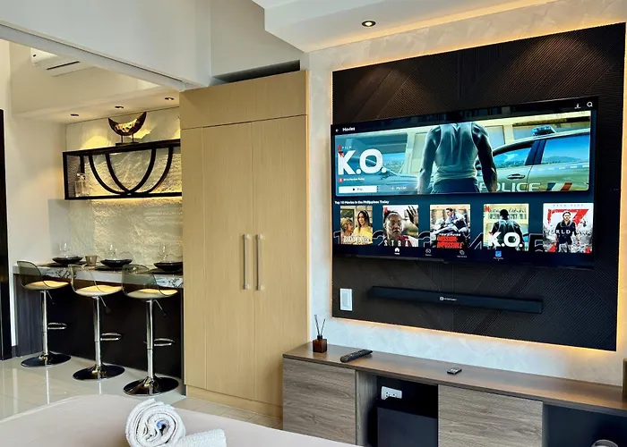Stylish 1br Inside Bgc At Uptown Parksuites - 24k *
