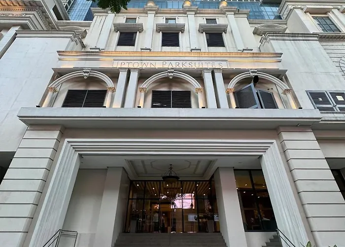 Stylish 1br Inside Bgc At Uptown Parksuites - 24k Manila