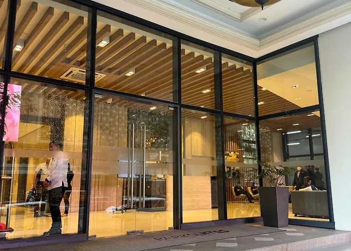 Stylish 1br Inside Bgc At Uptown Parksuites - 24k Apartamento