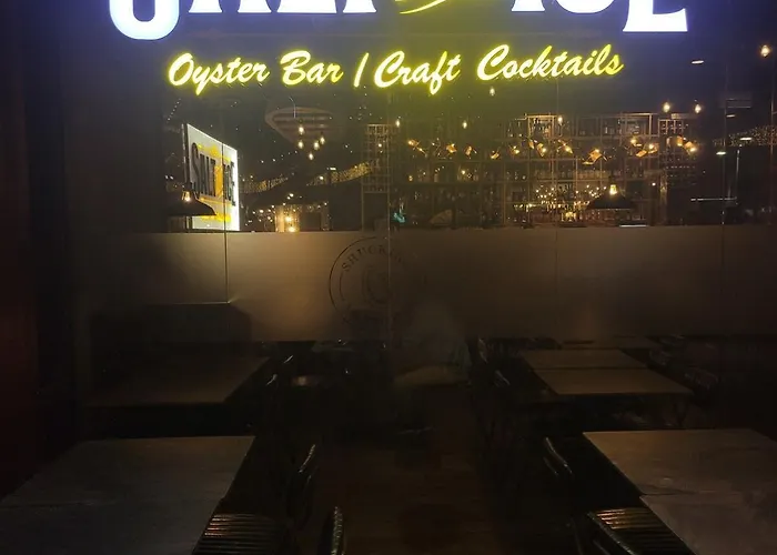 Stylish 1br Inside Bgc At Uptown Parksuites - 24k Manila